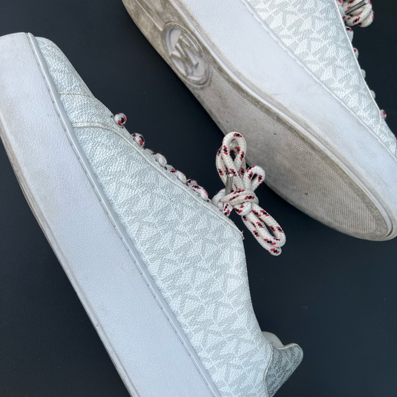 Michael Kor shoes and purse. It’s a bundle deal. - Picture 8 of 15